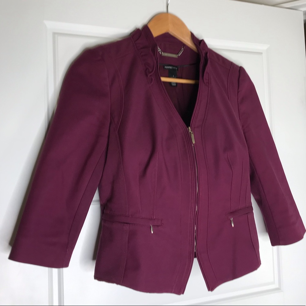 Maroon blazer with slim waist cut